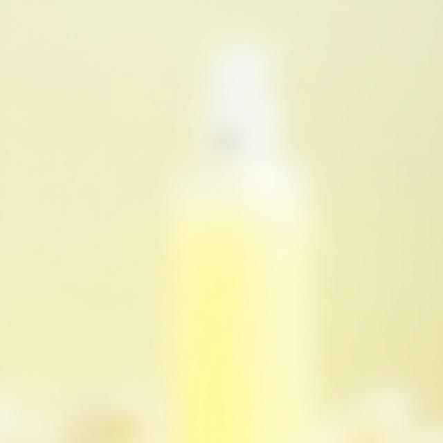 Flacone spray di tonico viso alla camomilla.